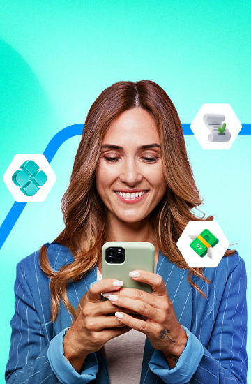 Mulher sorridente, pensando em planos e sonhos.